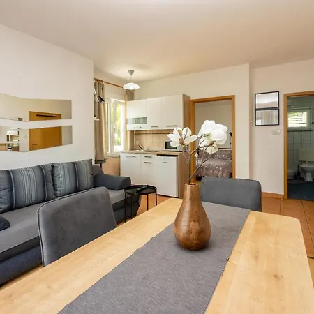 Claudia * 크리크베니카