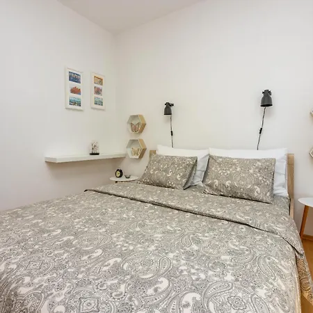 Claudia 크리크베니카