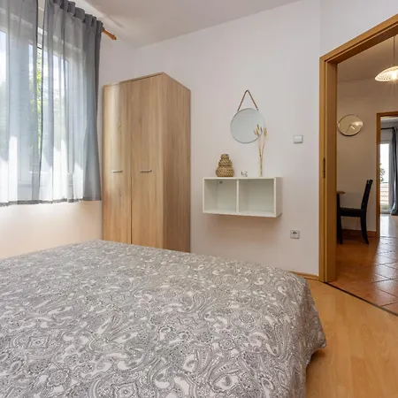 Claudia 크리크베니카